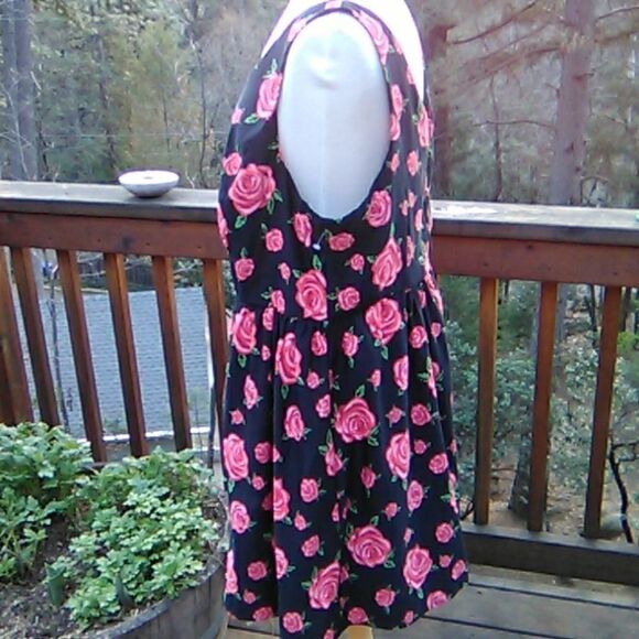 Roses Are Red Dress - Picture 4 of 8